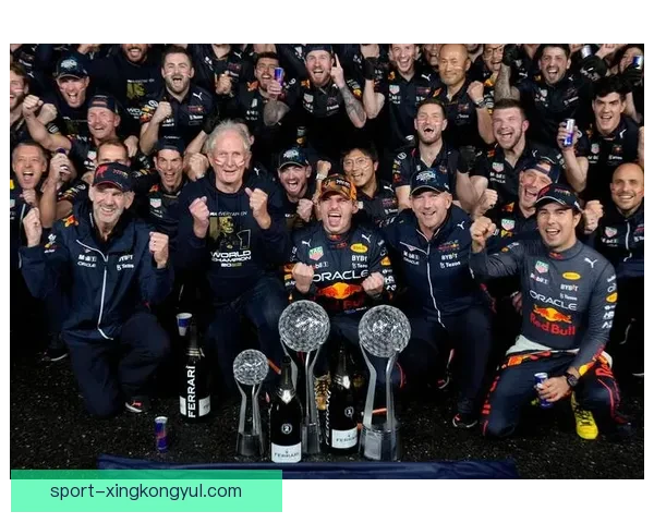 JLo现身F1法拉利车队 引发老汉蝙蝠侠追星潮