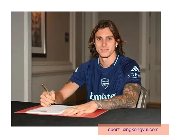 卡拉菲奥里蝎尾解围枪迷喊立像